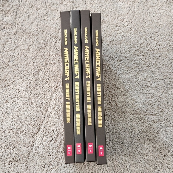 📚 Minecraft Handbook Collection – 4 Book Set - preowned, like new condition - Picture 12 of 12